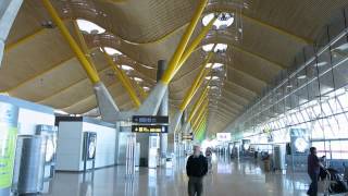 Madrid  Aeropuerto de Barajas terminal T4  02 DIC 2012 [upl. by Hanley]