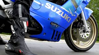 MOTORCYCLE IS AMAZING SUZUKI GSX 750 F [upl. by Hasila876]