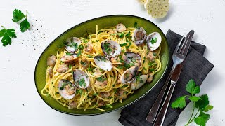 Spaghetti alle Vongole  XXXLecker [upl. by Ahsetan]